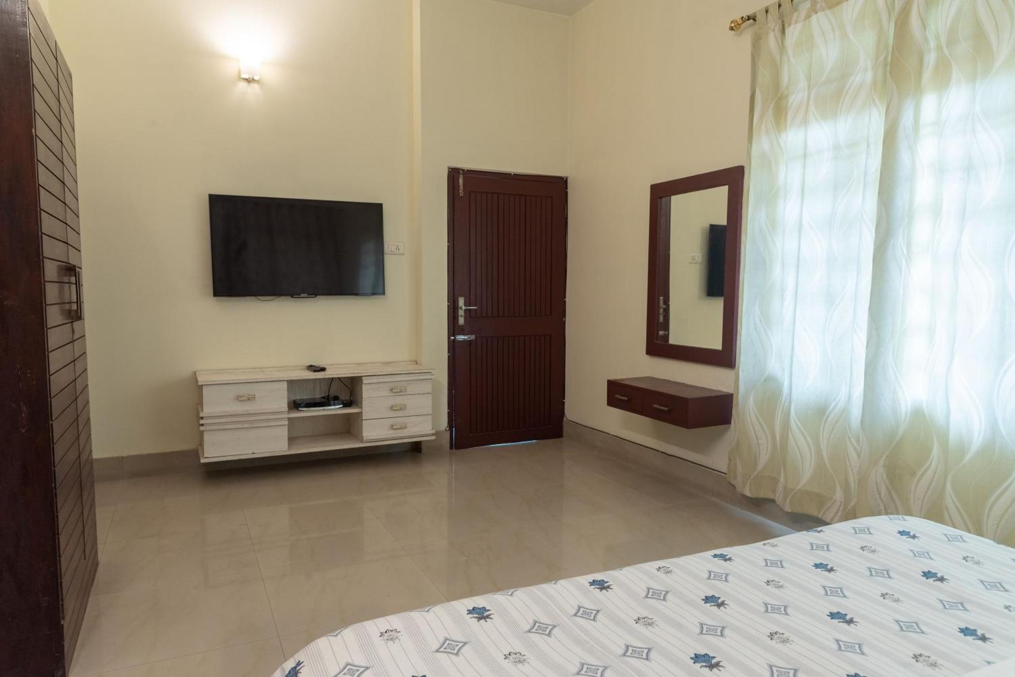 Bed and Breakfast The Urban Grandeur 1 Гувахати Экстерьер фото